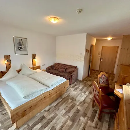 Zum Loewen Hotel 3*
