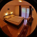 Zum Loewen Szálloda 3*